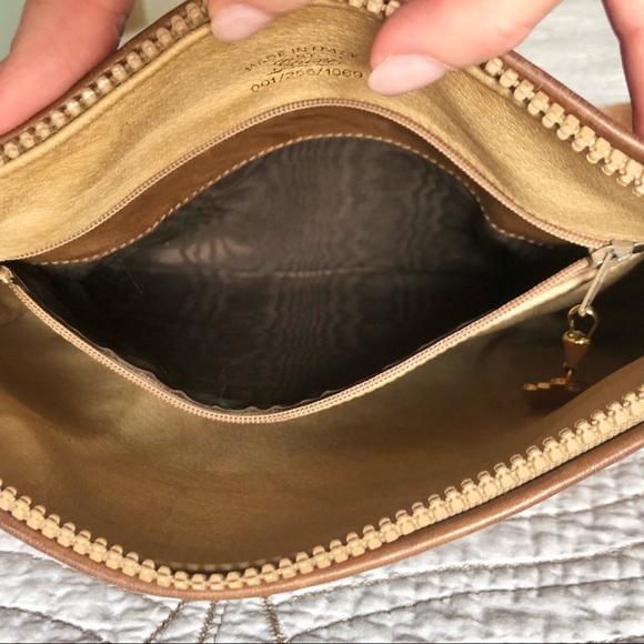 GUCCI Vintage 1970s Authentic Suede and Leather Purse - Picture 14 of 15